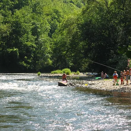 Camping Rocher De La Vierge