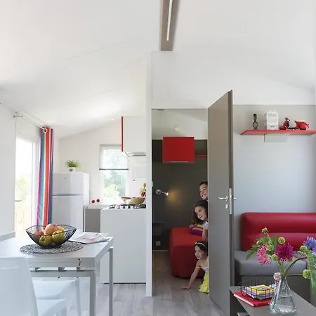 キャンプ場 Camping Rocher De La Vierge Comblain-la-Tour